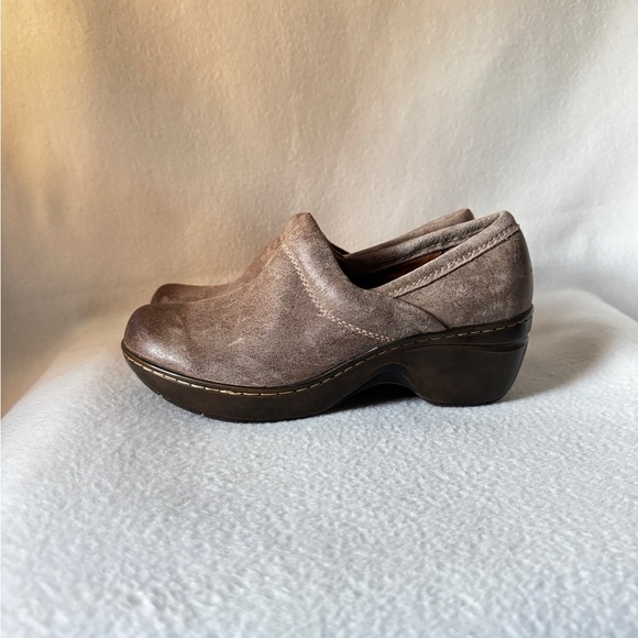 Sofft Women’s Size 7 Leather Beige Clogs - Picture 9 of 16